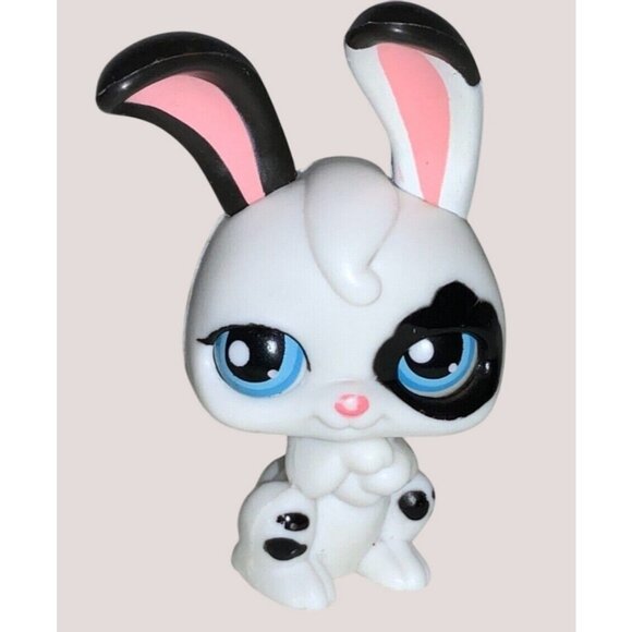 Littlest Pet Shop LPS Black & White Bunny Rabbit MOVING Blue Eyes (2006) magnet - Picture 1 of 8